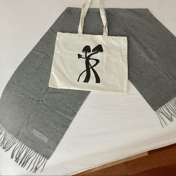 NEW Authentic moschino wool scarf in sandy beige - Picture 3 of 9